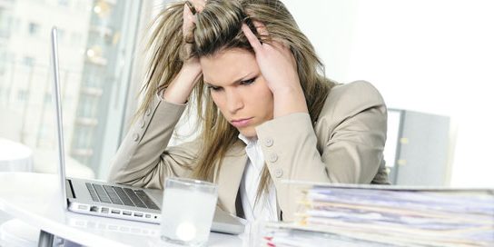 frustrated-girl-office-pan_13999