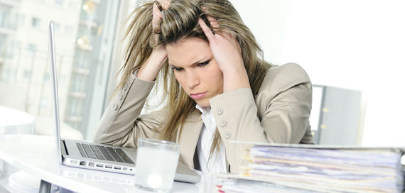 frustrated-girl-office-pan_13999