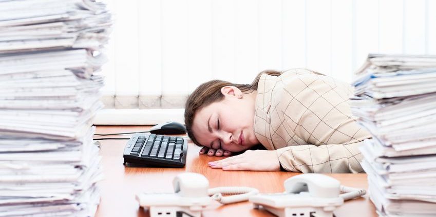 woman-sleeping-at-desk